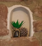 Wandnische in Bruchsteinmauer